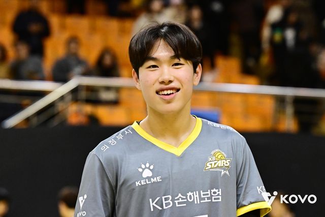 KB손해보험의 백업 리베로 이학진