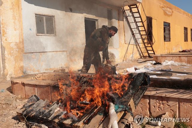 IS 대원들 탈옥한 시리아 샤다디교도소