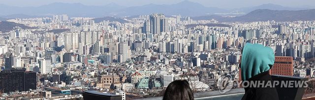 서울 남산 전망대에서 바라본 아파트 단지 