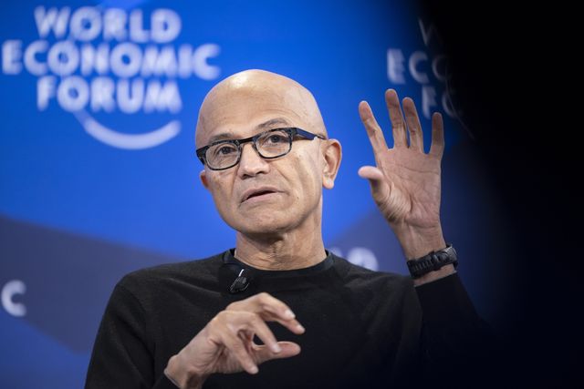 다보스포럼에 참석한 사티아 나델라 마이크로소프트 CEO 