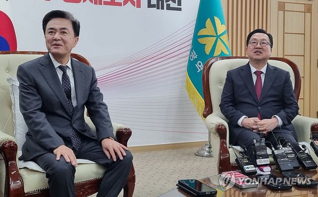 긴급회동 하는 대전시장과 충남지사