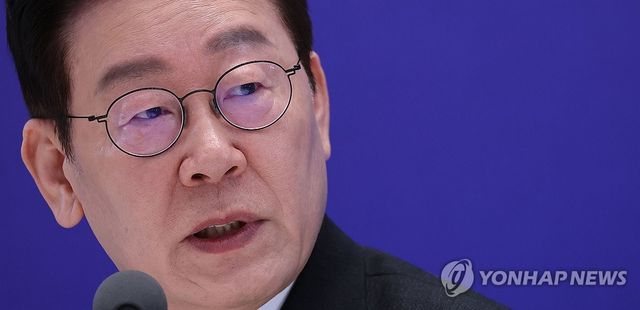 신년기자회견, 답변하는 이재명 대통령