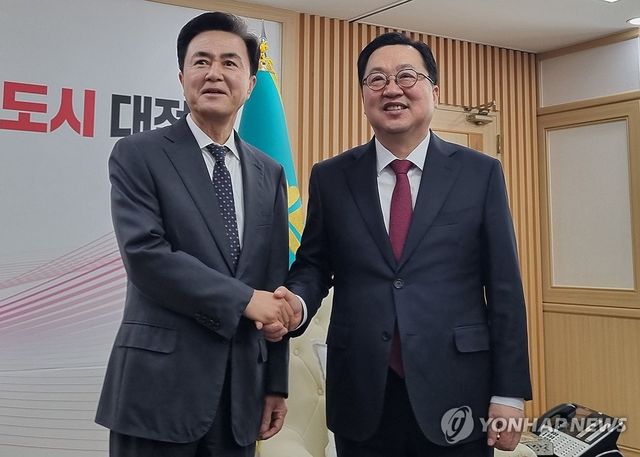 긴급회동 하는 대전시장과 충남지사