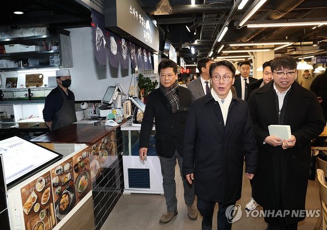 경동시장 찾은 김민석 총리