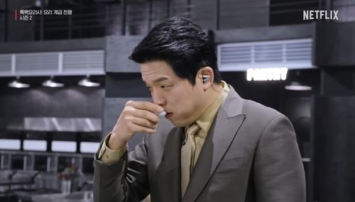 '흑백요리사2'에서 심사하는 안성재 셰프