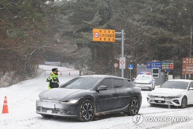 폭설에 제주 산간도로 통제