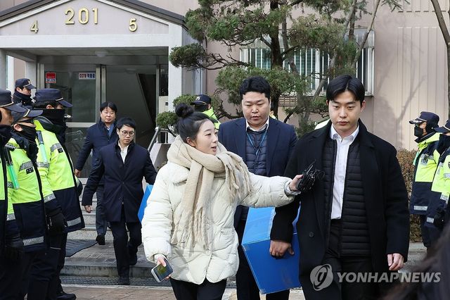 경찰, '비위 의혹' 김병기 자택 압수수색 종료