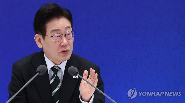 신년기자회견, 답변하는 이재명 대통령