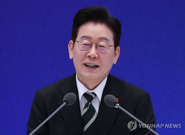 신년기자회견, 답변하는 이재명 대통령