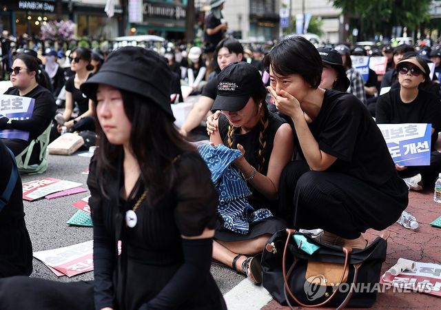 슬픔에 잠긴 교사들