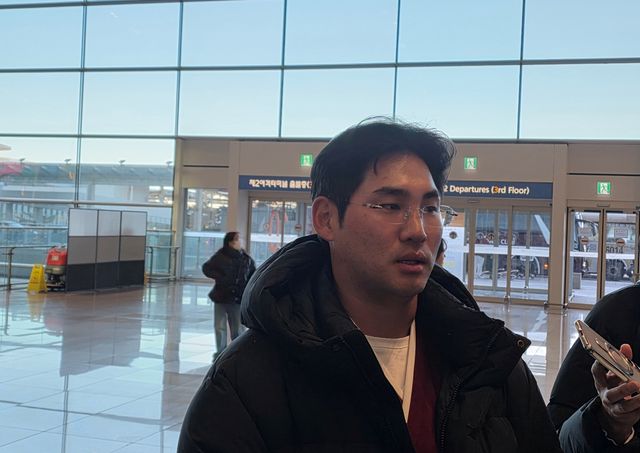 22일 출국 전 인터뷰하는 키움 임지열