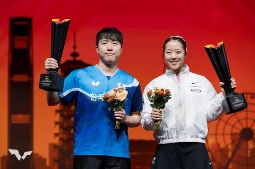 WTT 파이널스 홍콩 혼합복식 우승을 합작한 임종훈(왼쪽)과 신유빈
