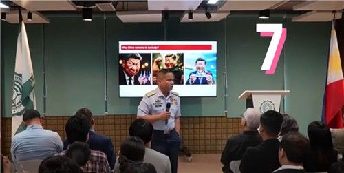 제이 타리에라 필리핀 해안경비대 대변인의 14일 발언 모습