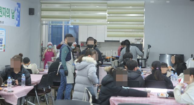 붐비는 창원 진해구 500원 식당