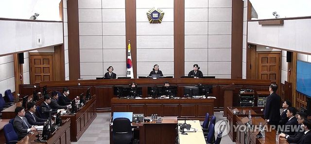 한덕수 '내란 중요임무 종사' 1심 징역 23년…법정구속