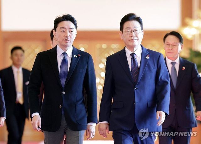 수석보좌관회의 참석하는 이재명 대통령