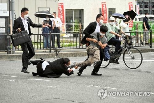 아베 전 총리 살해 직후 체포된 야마가미 데쓰야