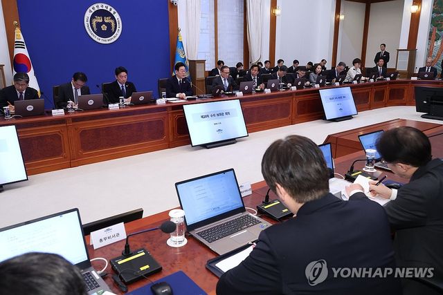 이재명 대통령, 수석보좌관회의 주재