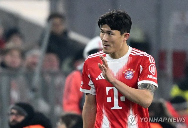 경고 누적으로 퇴장당한 뮌헨 김민재.