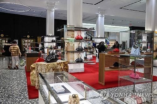 뉴욕의 삭스피프스애비뉴 백화점 매장