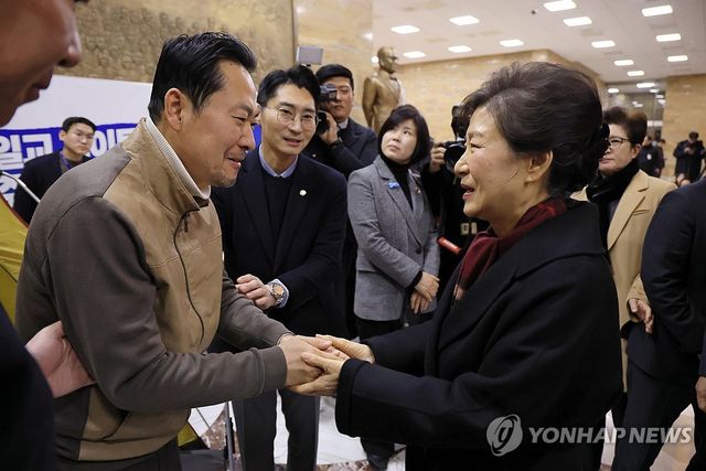 박근혜 전 대통령, 단식 농성 장동혁 대표 방문