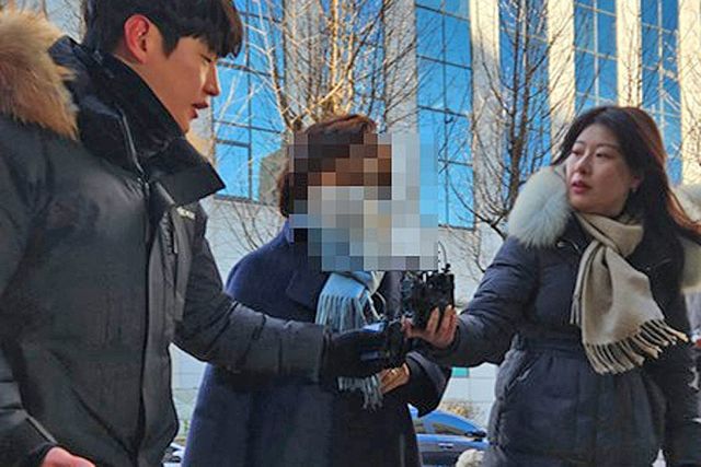 경찰 출석하는 김병기 의원의 배우자 이모씨