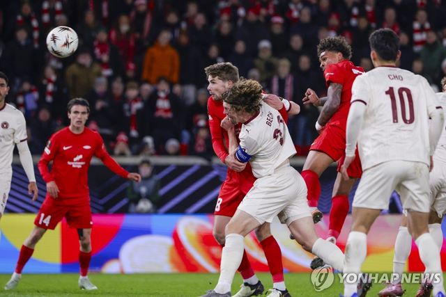 미트윌란 조규성(10번)이 브란 경기하는 모습.