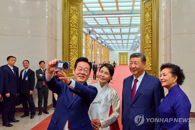 이재명 대통령과 시진핑 국가주석 셀카