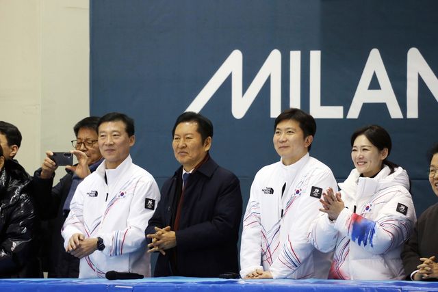 진천선수촌 방문한 정청래 민주당 대표(중앙)