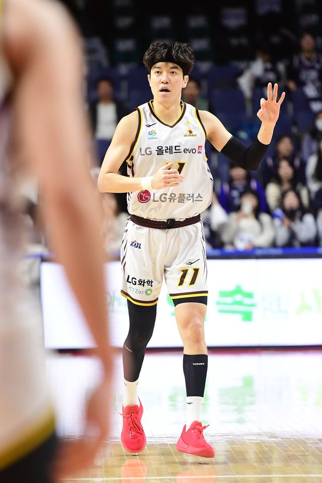 허일영의 3점 슛 세리머니