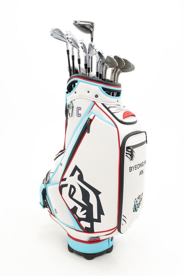 LIV 골프 코리안 골프클럽 선수단의 골프백.