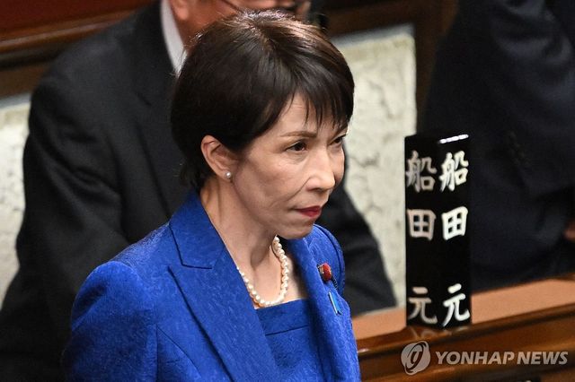 국회 입장하는 다카이치 사나에 일본 총리