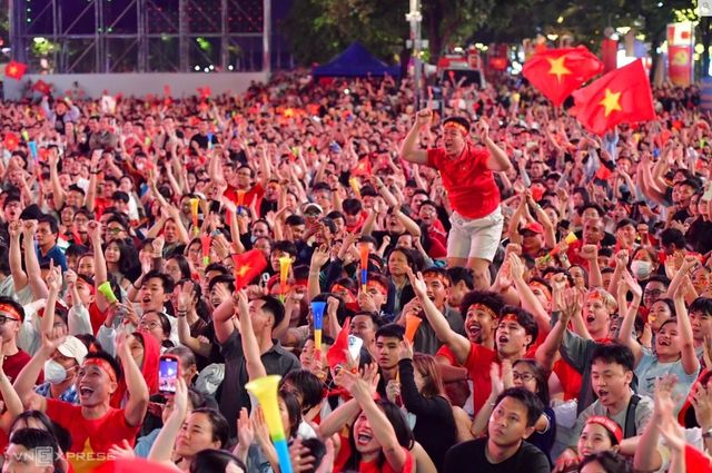 베트남 거리 응원 인파