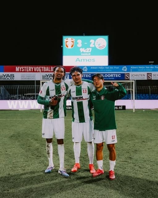 도르드레흐트 이적 후 첫 골을 기록한 윤도영(오른쪽).