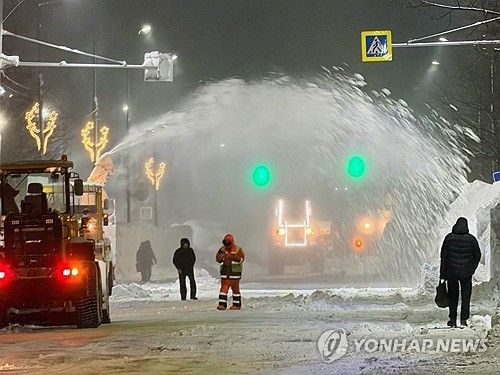 페트로파블로프스크-캄차츠키서 이뤄지는 제설작업