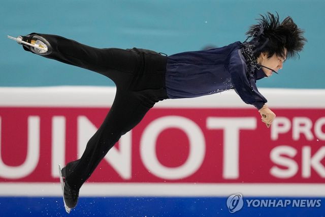 4대륙 선수권대회에서 연기 펼치는 차준환