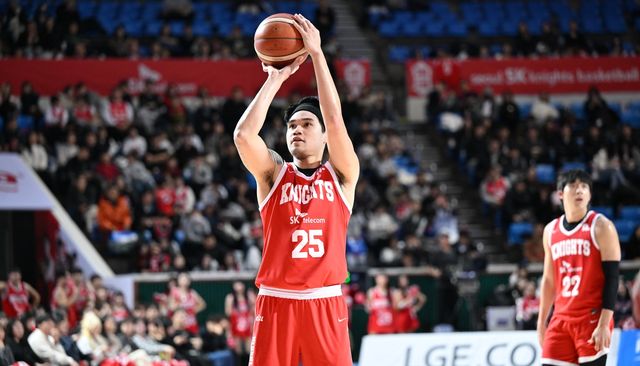 슛하는 알빈 톨렌티노