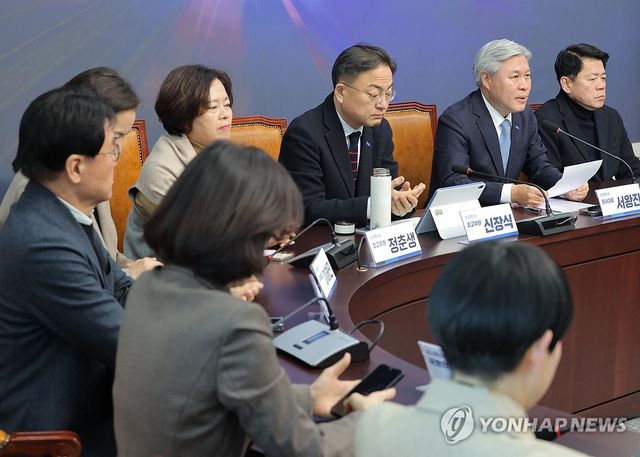 발언하는 서왕진 원내대표