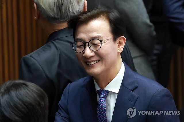 본회의 참석한 전재수 의원