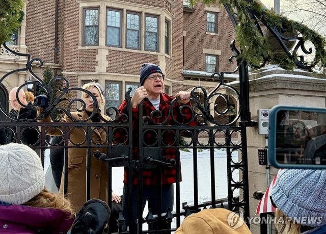 시위대 격려하는 월즈 주지사