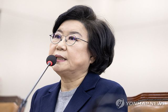 질의 답변하는 이혜훈 기획예산처 장관 후보자