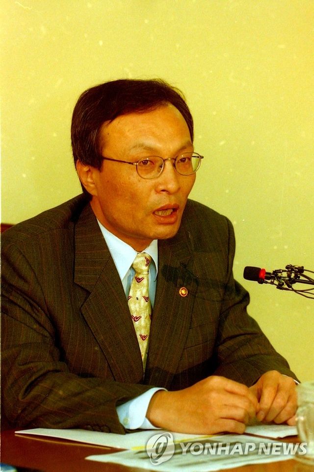 교육부 장관 시절의 고(故) 이해찬 민주평화통일자문회의 수석부의장