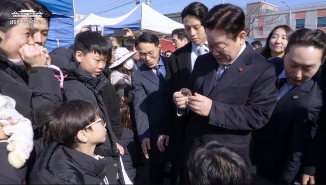 '두쫀쿠' 선물 받은 이재명 대통령