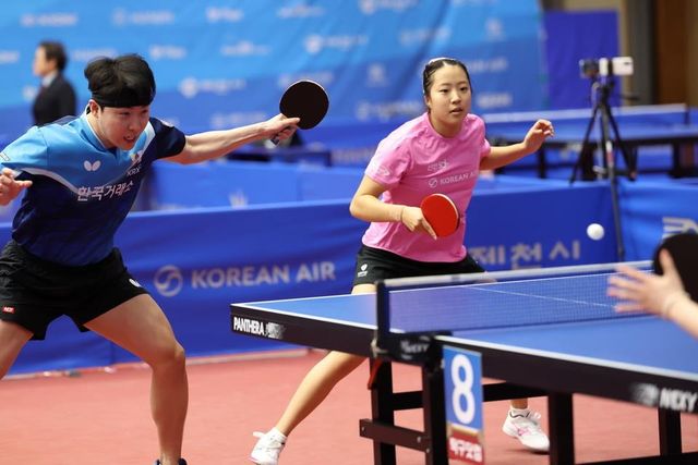 탁구 종합선수권 혼합복식에 나선 임종훈(왼쪽)과 신유빈