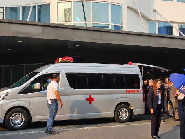 한국 이송을 위해 옮겨지는 이해찬 전 총리 시신