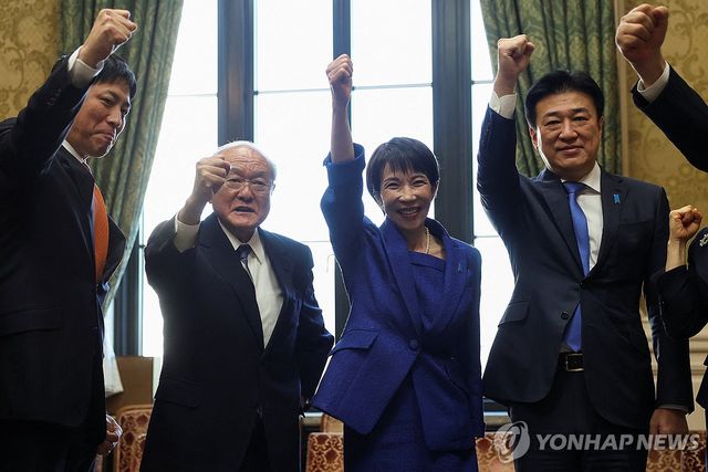 다카이치 사나에 일본 총리와 자민당 간부들