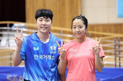 탁구 종합선수권 혼합복식에 나선 임종훈(왼쪽)과 신유빈