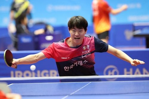 탁구 종합선수권에 나선 오준성의 경기 장면