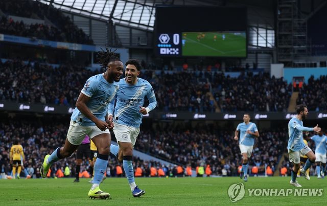 추가골 넣고 기뻐하는 세메뇨(왼쪽)와 선제골 주인공 마르무시