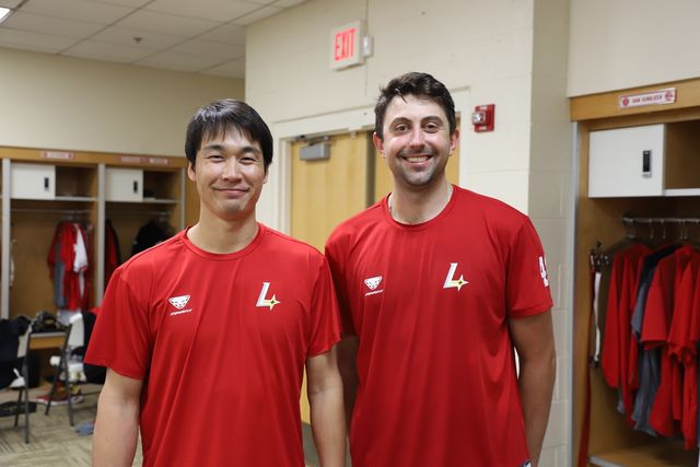 SSG 유니폼을 입은 다케다(왼쪽)와 베지니아노